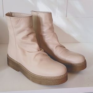 Italian Leather Chelsea zip up boots sz 40, W's 10 like Free People Emma Ruched